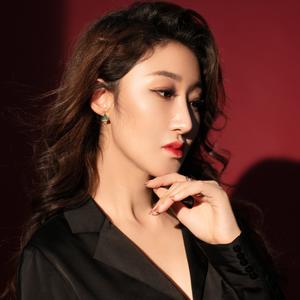 演员李依馨1018
