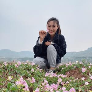蒋小燕在路上
