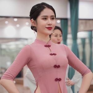 邱凌形体礼仪