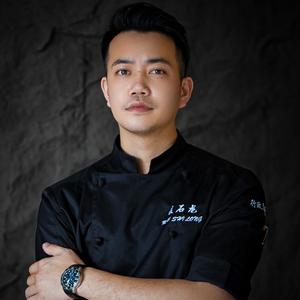麦石龙